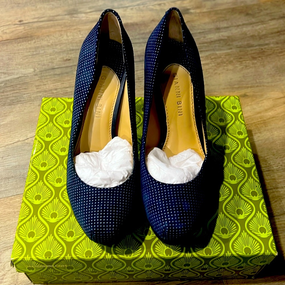 Size 8M Gianni Bini Heels